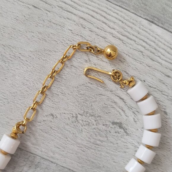 Vintage Trifari White Bead Necklace With Gold-Tone Chain & Adjustable Hook Clasp - Picture 3 of 5